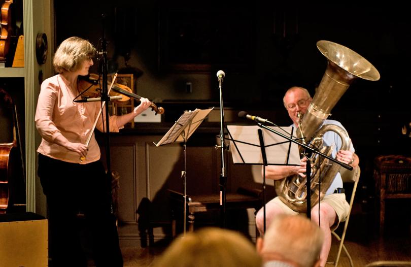 Ruth Brons uses a Bow Hold Buddies set in duo with Steve kimmons